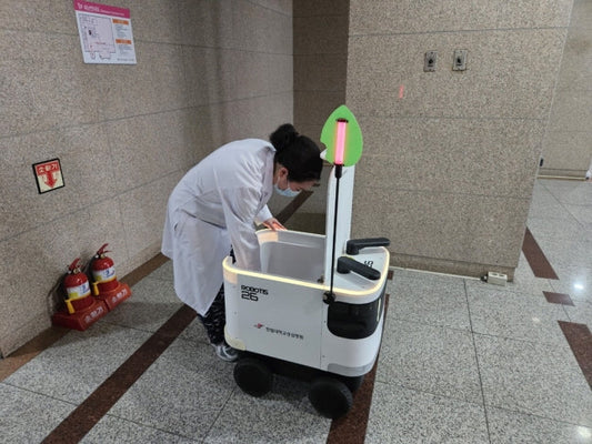 Delivering medicine 300m away... "Our hospital's hidden worker"